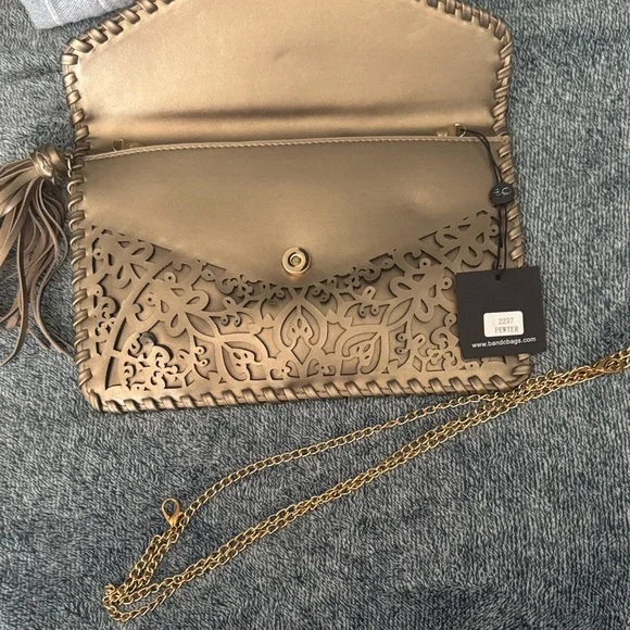 Elegant Gold Cut-Out Clutch - Picture 3 of 3